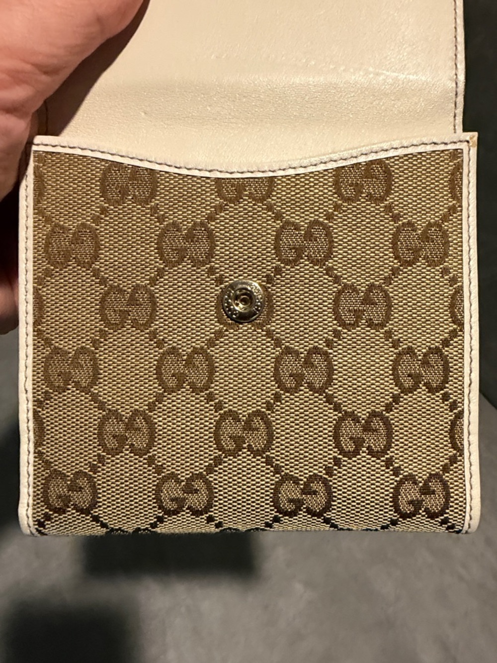 EUC Gucci Beige Monogram Compact Wallet w/ Heart Detail With Authenticity Cert - Picture 10 of 14